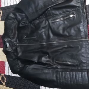 MENS BLACK LEATHER MC JACKET FITTED XL POSSIBLY LARGE.